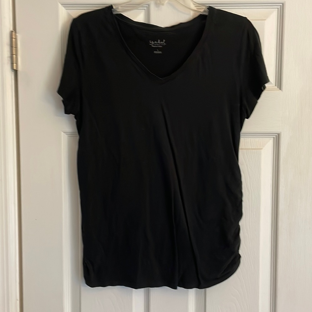 Black fitted v-neck maternity tshirt